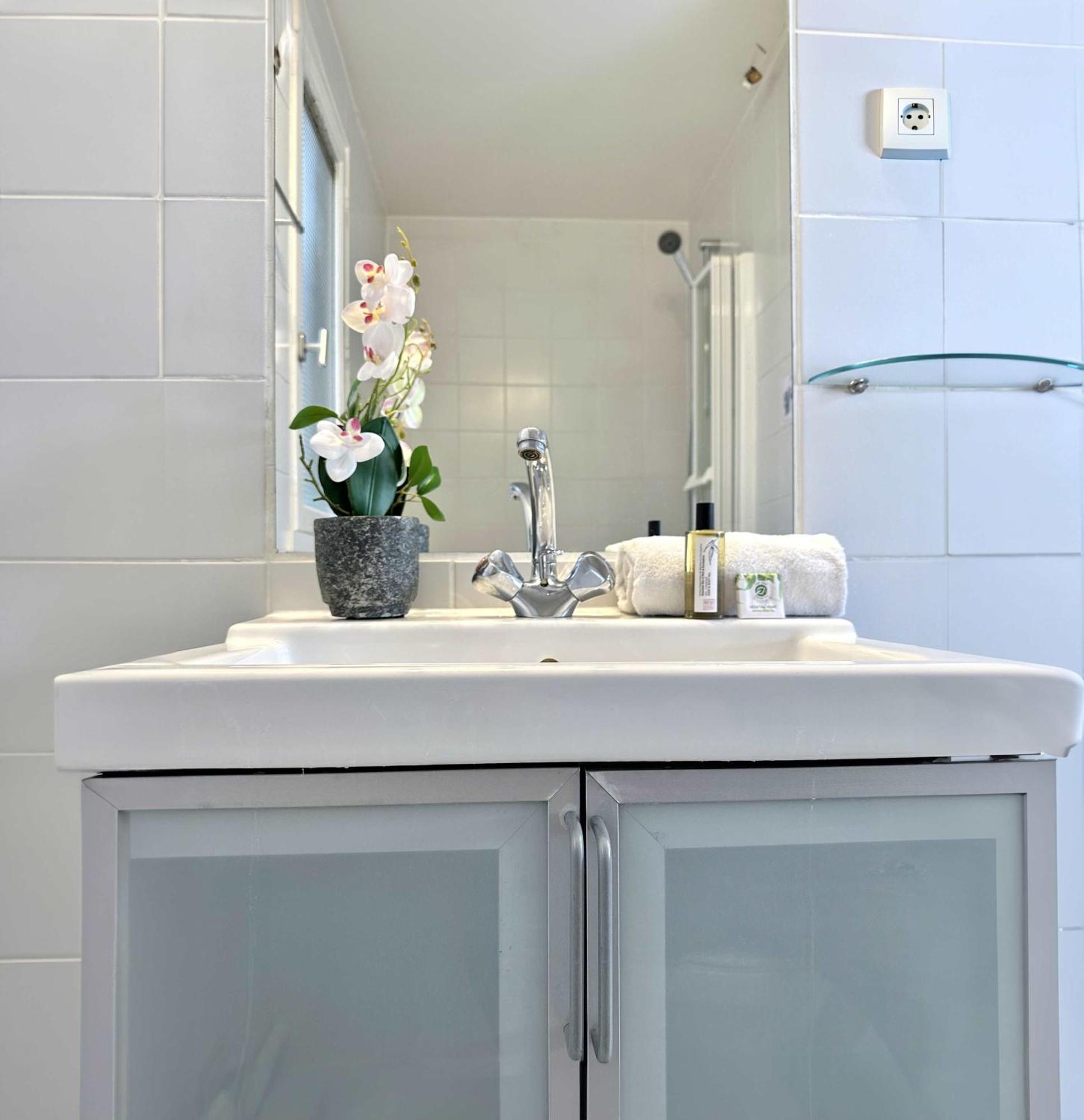 Beautiful Calm Studio In Le Marais Paris Exteriör bild