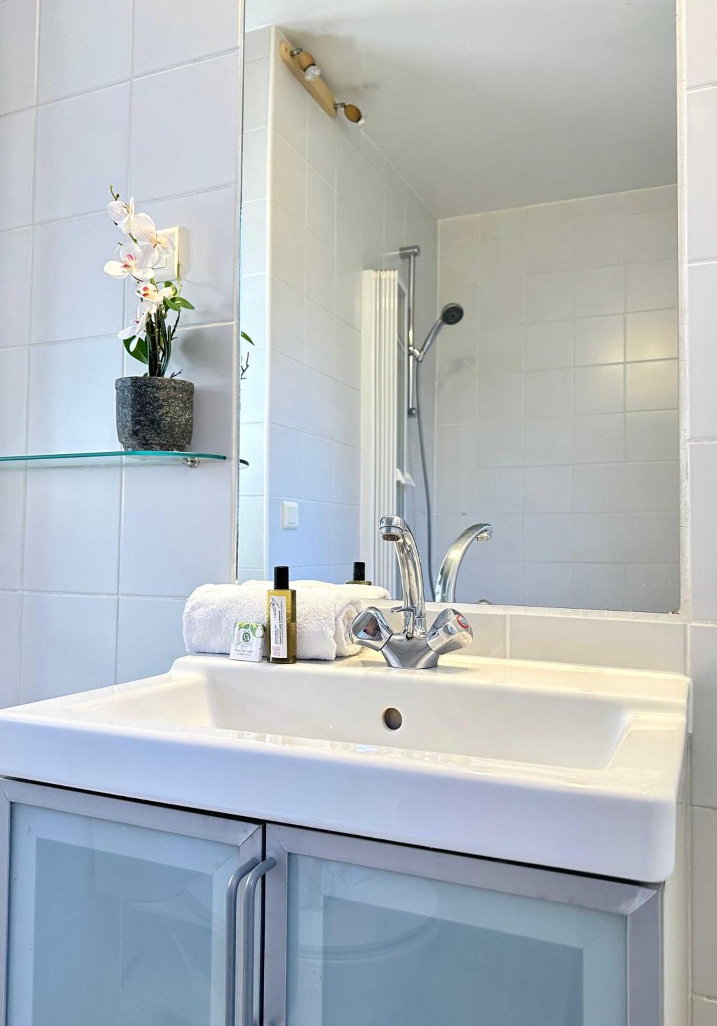 Beautiful Calm Studio In Le Marais Paris Exteriör bild